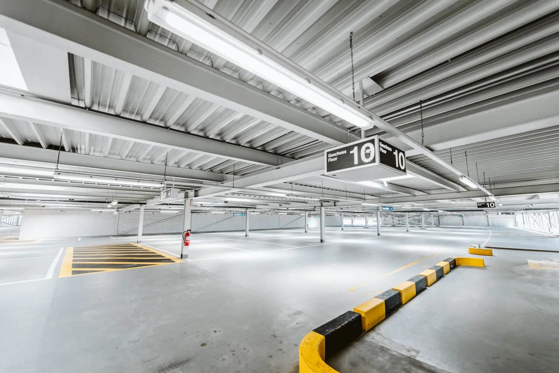 LED belysning i parkeringsk&aelig;lder